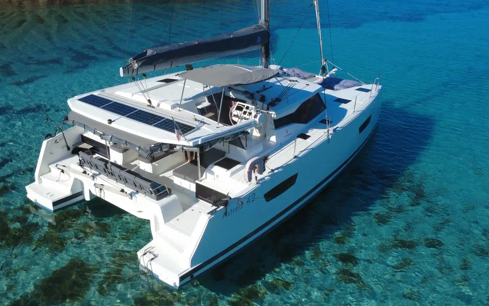 slider 3 Fountaine Pajot Astrea 42