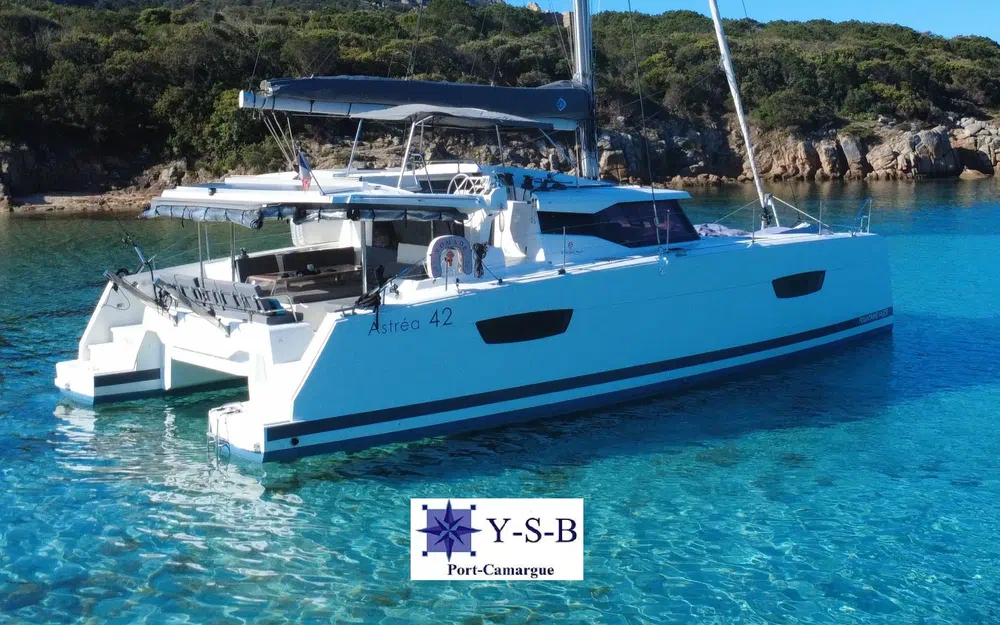 slider 1 Fountaine Pajot Astrea 42