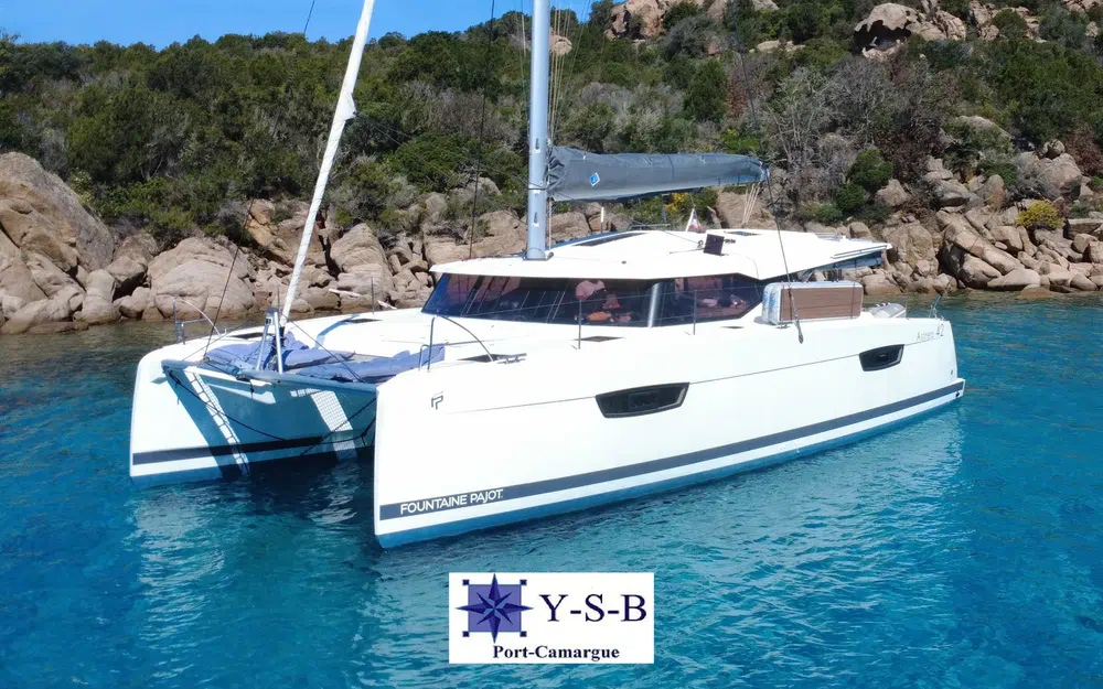 slider 0 Fountaine Pajot Astrea 42
