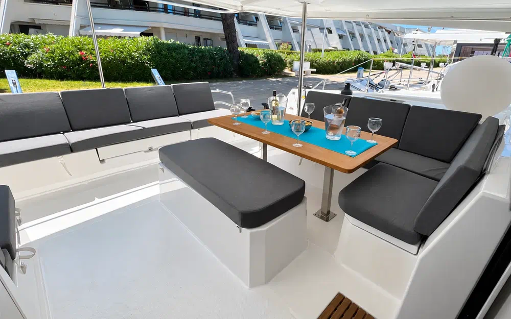 slider 5 Fountaine Pajot Astrea 42