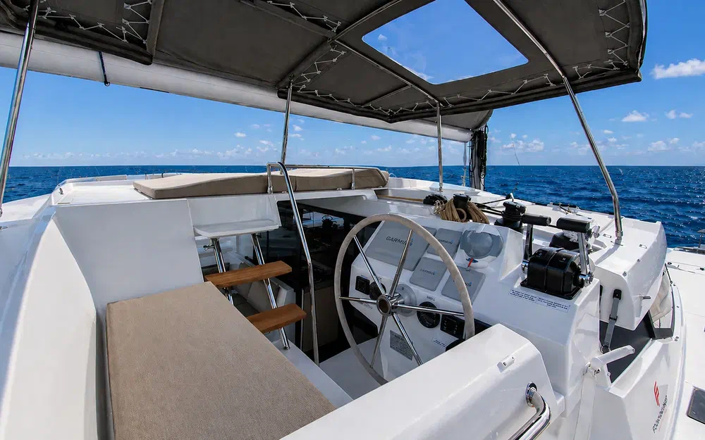 slider 6 Fountaine Pajot Astrea 42