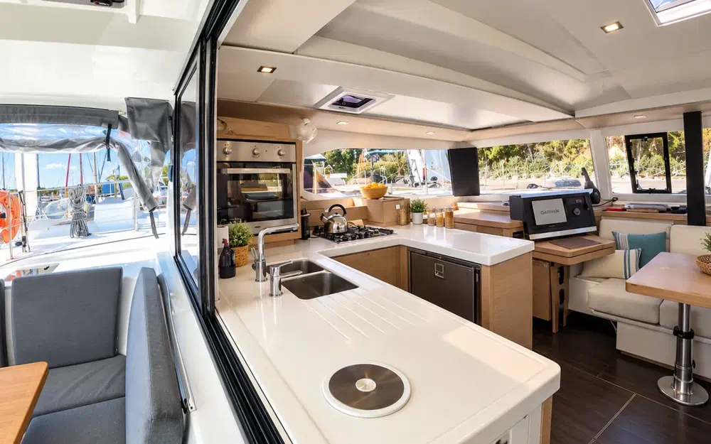 slider 7 Fountaine Pajot Astrea 42