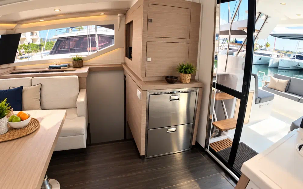slider 8 Fountaine Pajot Astrea 42