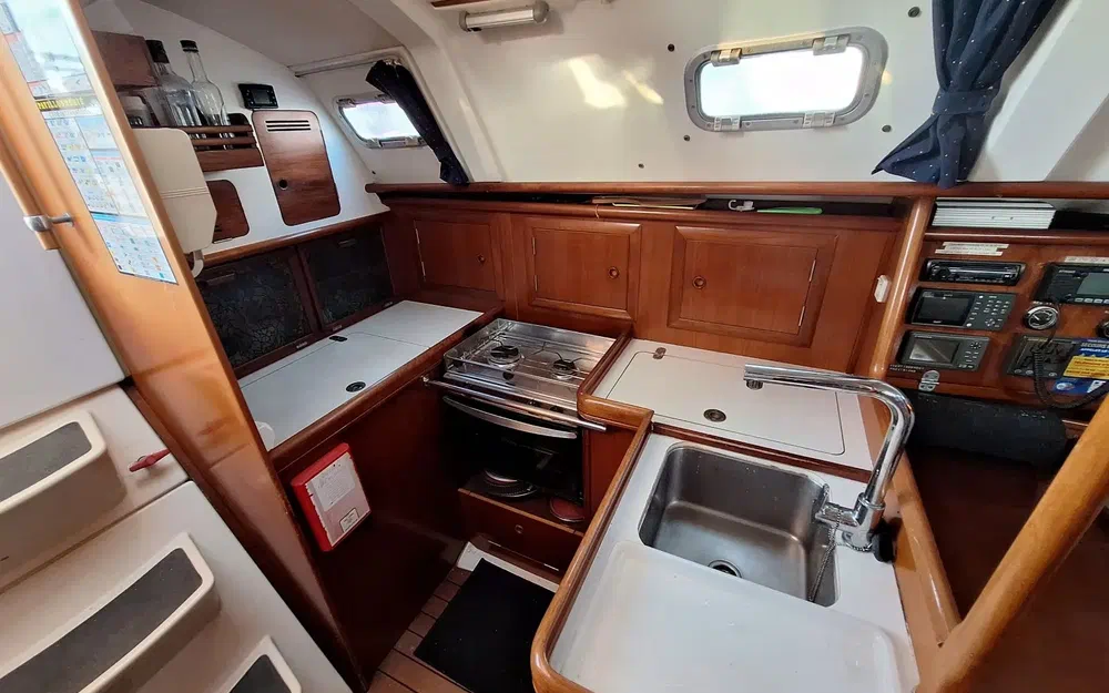 slider 3 Beneteau Oceanis 331 Clipper