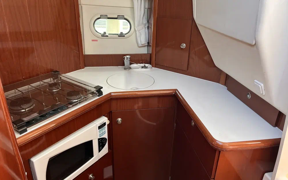 slider 5 Jeanneau Prestige 32 Fly