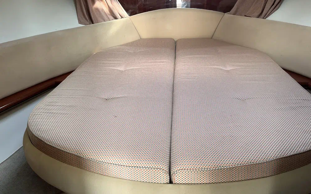 slider 7 Jeanneau Prestige 32 Fly