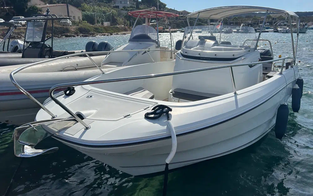 slider 18 Jeanneau Cap Camarat 7.5 CC