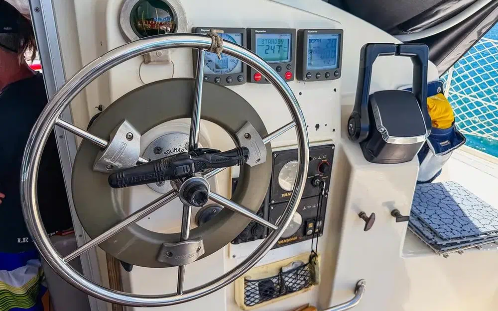 slider 13 Fountaine Pajot Athena 38