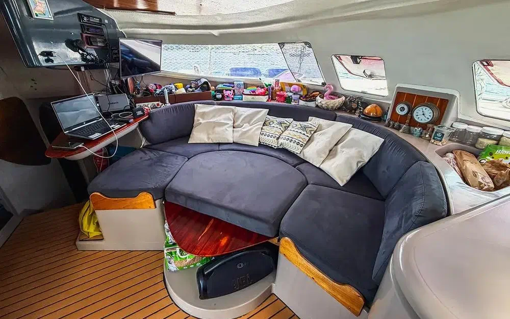 slider 15 Fountaine Pajot Athena 38