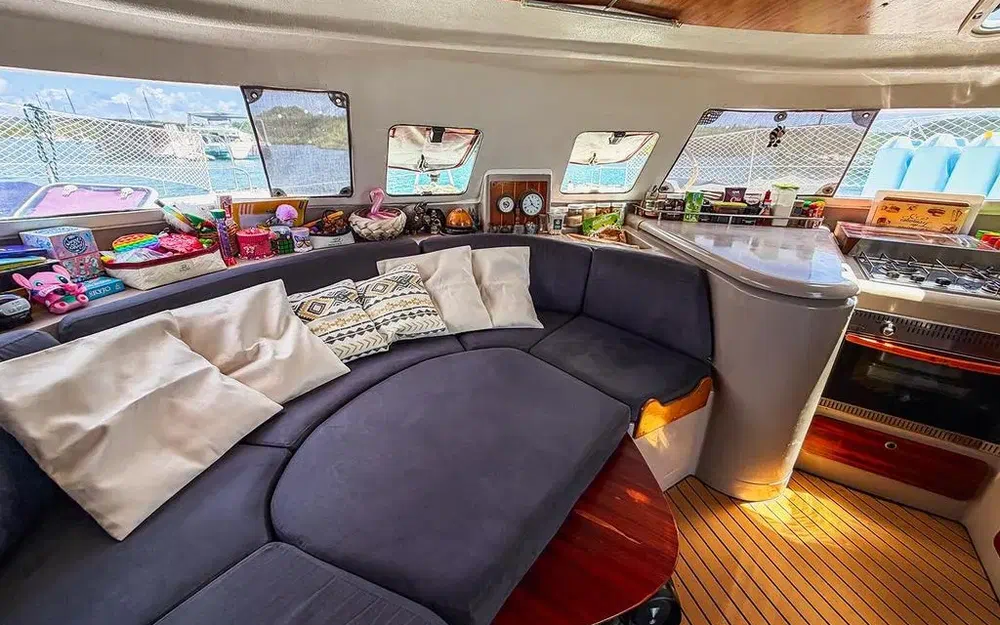 slider 16 Fountaine Pajot Athena 38