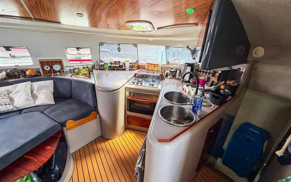 slider 17 Fountaine Pajot Athena 38