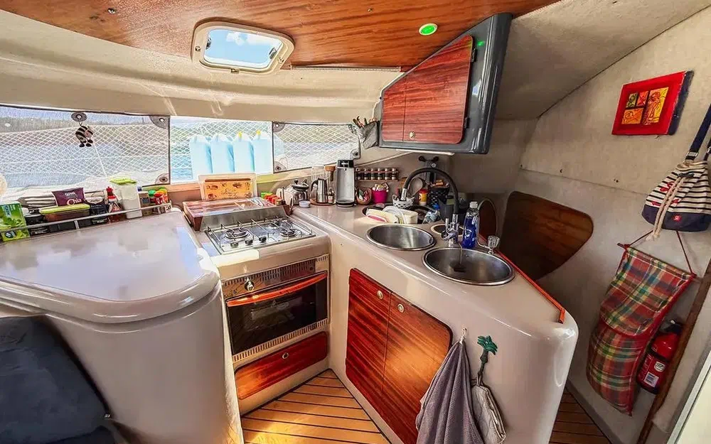 slider 18 Fountaine Pajot Athena 38