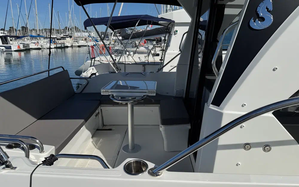 slider 10 Beneteau Antares 9 OB