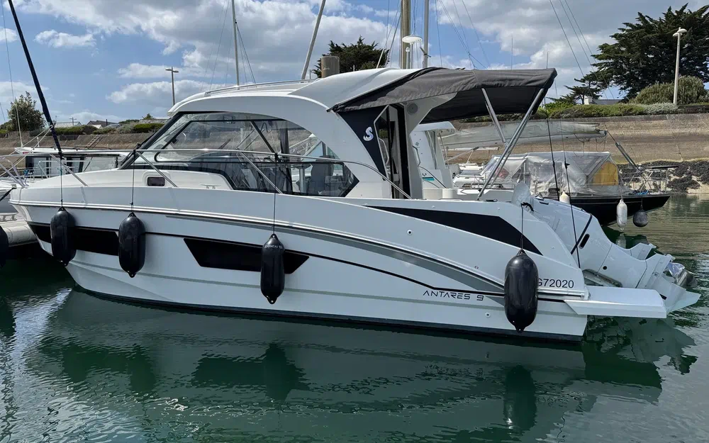 slider 0 Beneteau Antares 9 OB