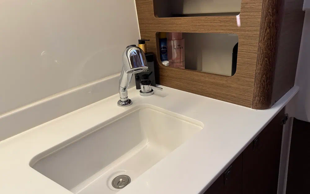 slider 37 Beneteau Antares 9 OB