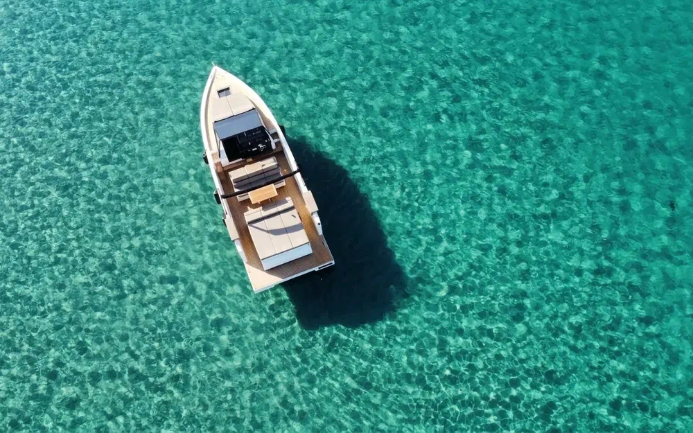 slider 1 De Antonio Yachts D33 Cruiser