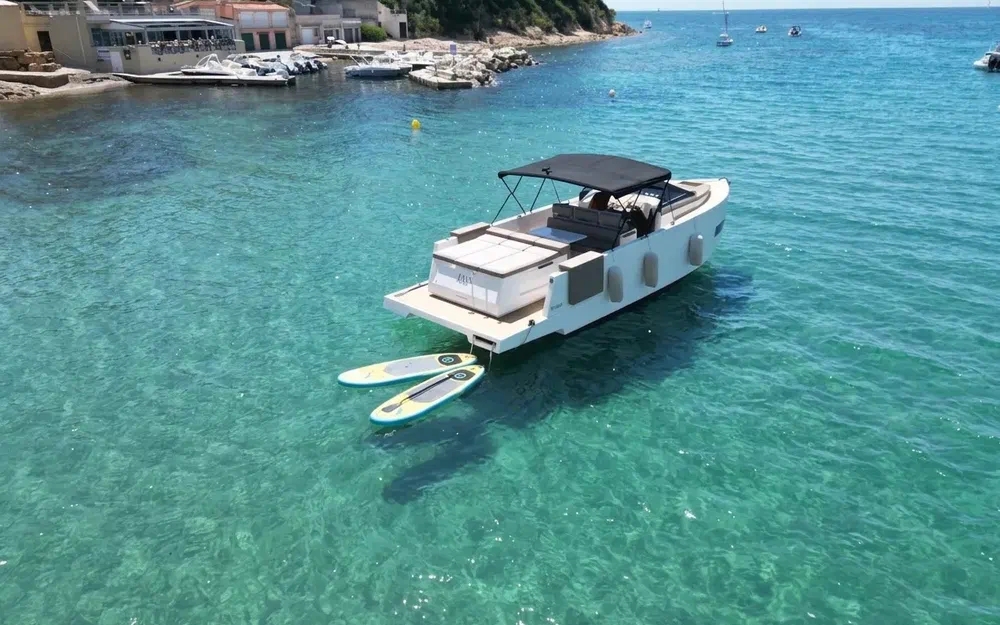 slider 0 De Antonio Yachts D33 Cruiser