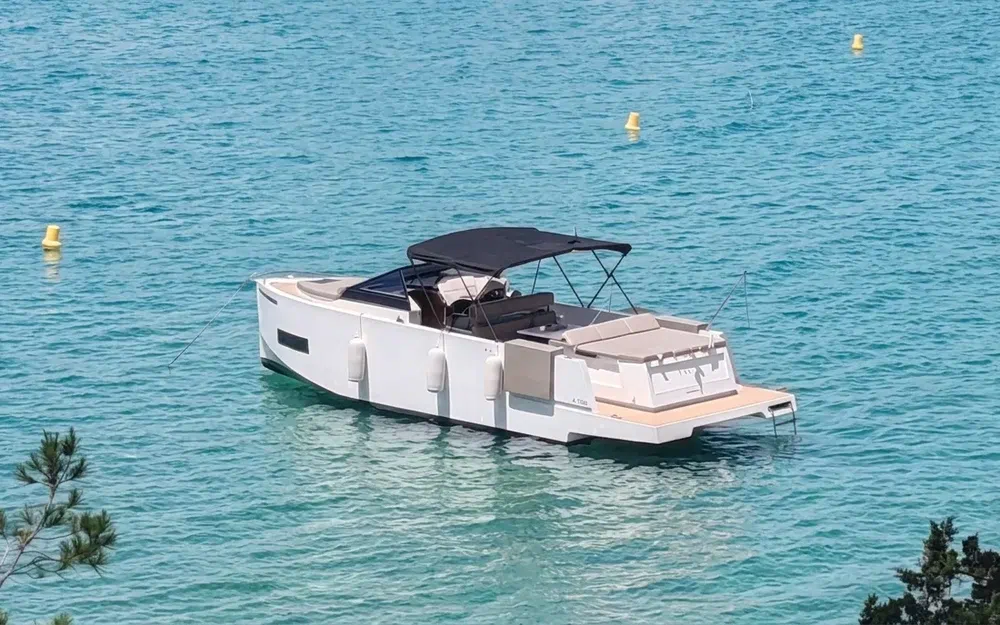 slider 2 De Antonio Yachts D33 Cruiser