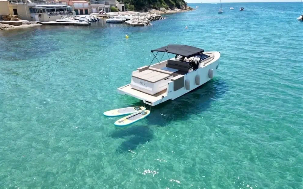 slider 13 De Antonio Yachts D33 Cruiser