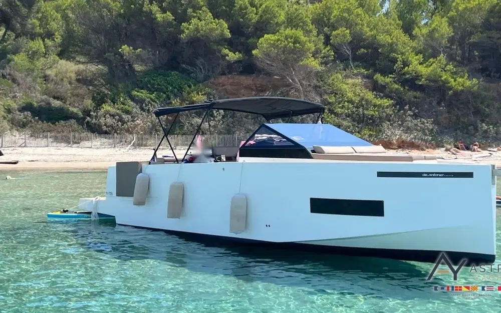 slider 4 De Antonio Yachts D33 Cruiser