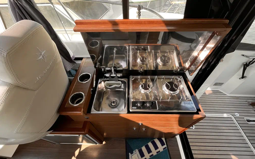 slider 12 Jeanneau Merry Fisher 895