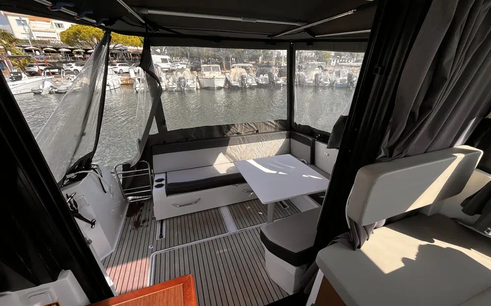 slider 6 Jeanneau Merry Fisher 895
