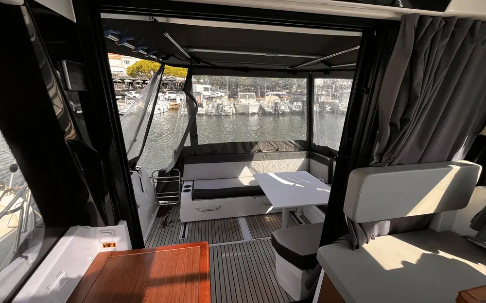 slider 7 Jeanneau Merry Fisher 895