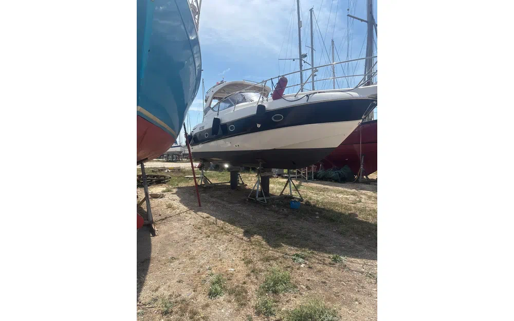 slider 1 Sessa Marine C30 Hard-Top