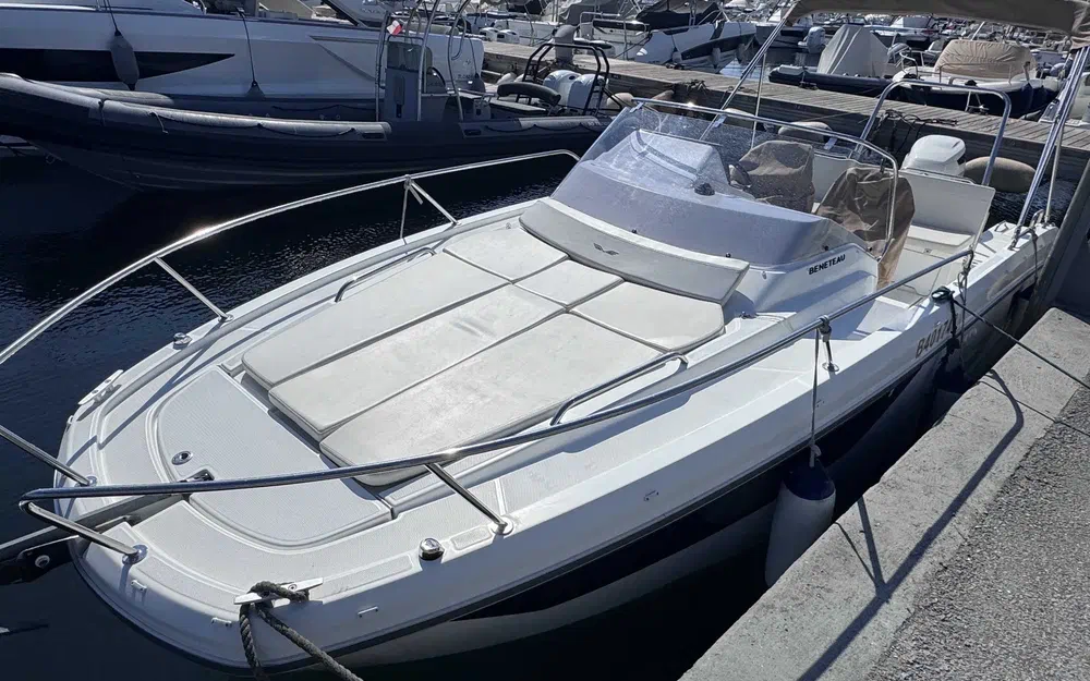 slider 1 Beneteau Flyer 8 SUNdeck