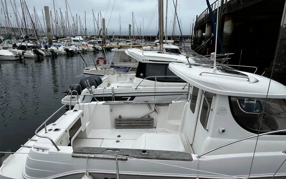 slider 4 Arvor 215