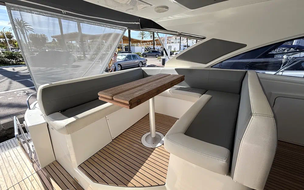 slider 10 Beneteau GT 44