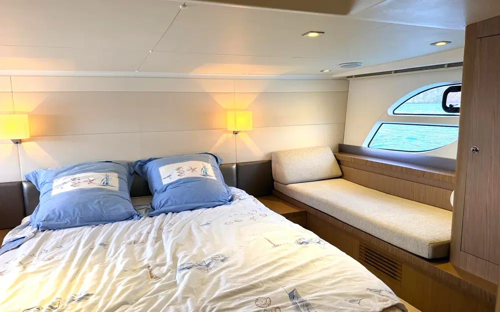 slider 19 Beneteau GT 44