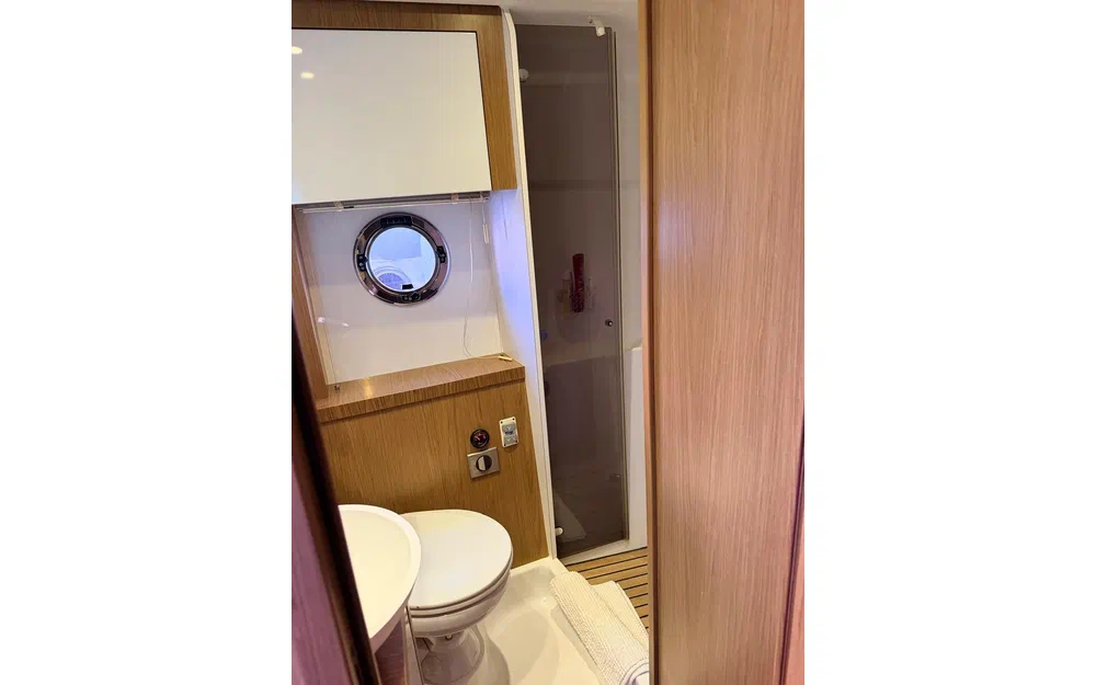 slider 21 Beneteau GT 44
