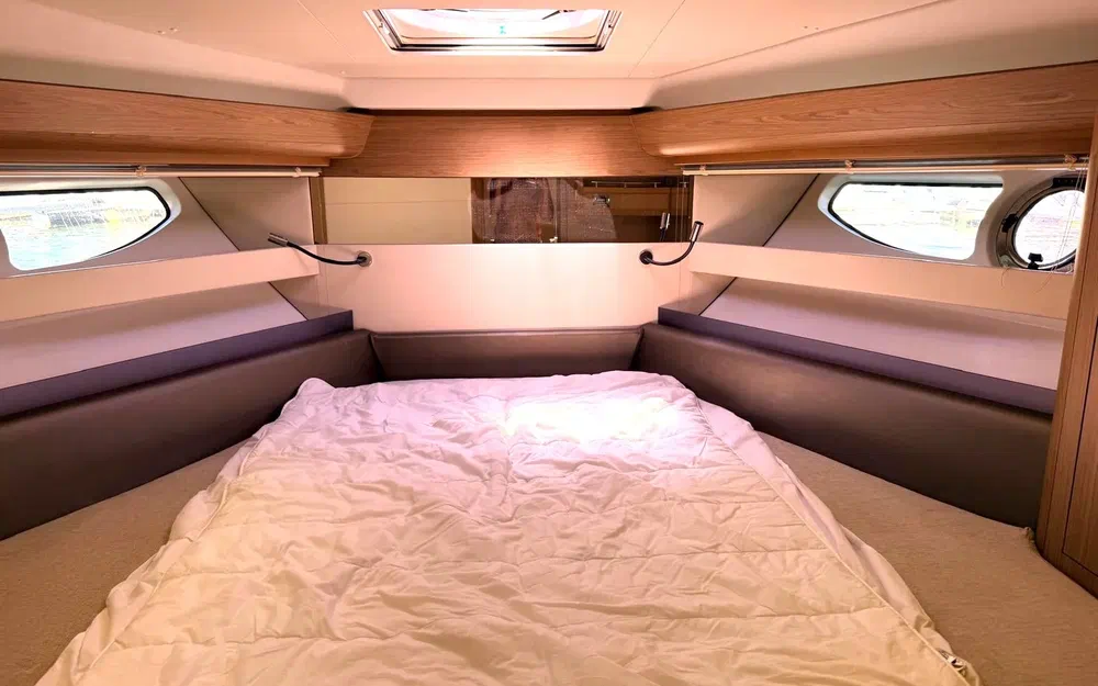 slider 22 Beneteau GT 44