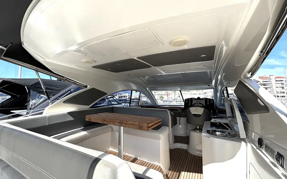 slider 6 Beneteau GT 44