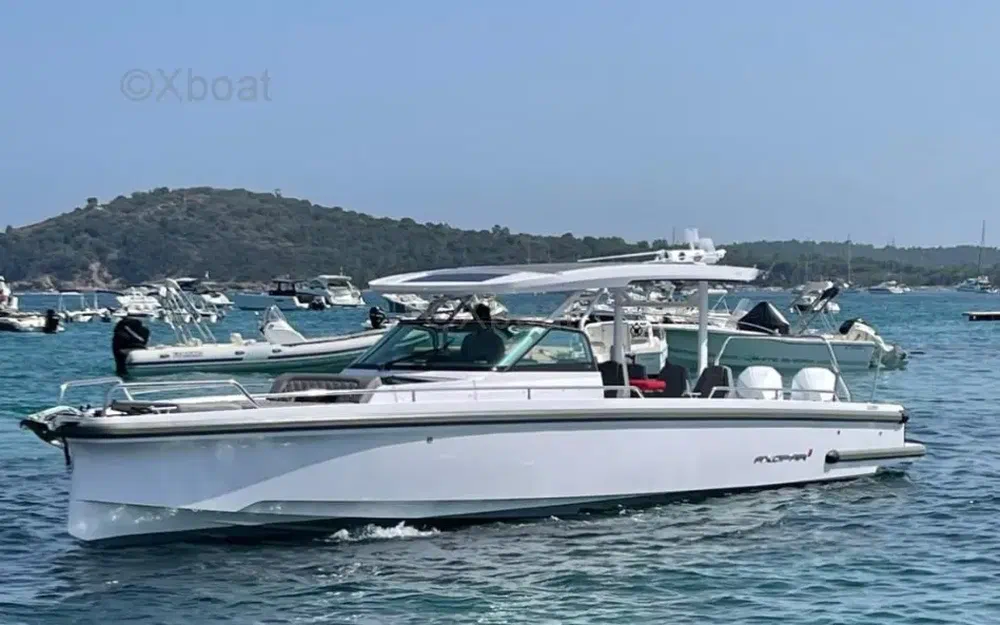 slider 0 Axopar 37 Cabin