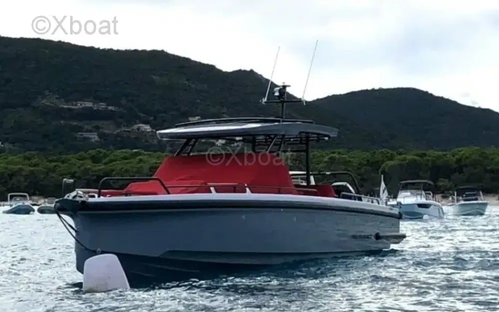 slider 3 Axopar 37 Cabin