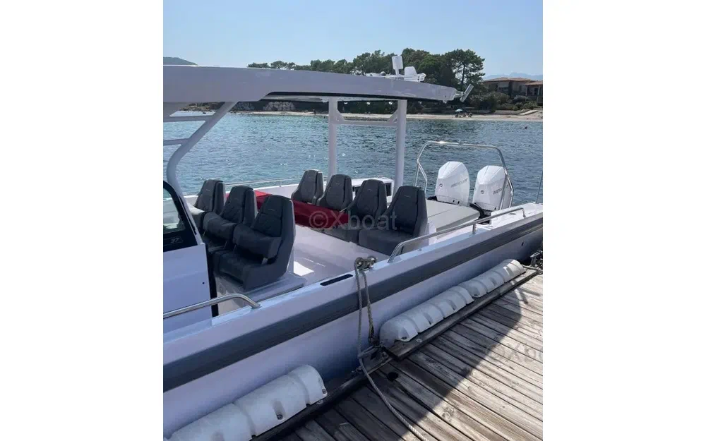 slider 7 Axopar 37 Cabin