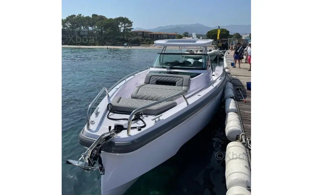 slider 8 Axopar 37 Cabin