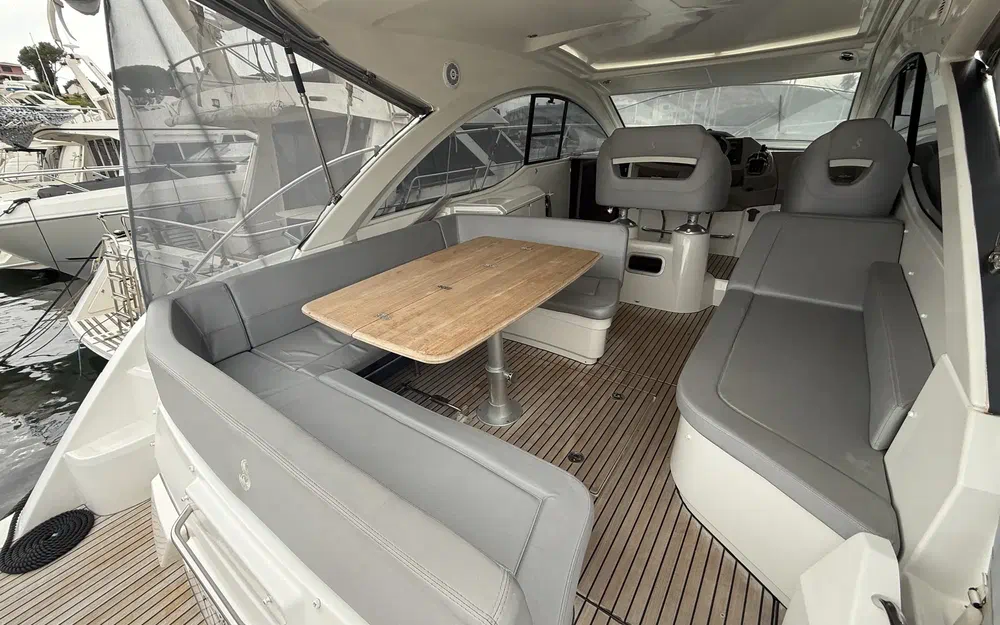 slider 9 Beneteau Flyer Gran Turismo 38