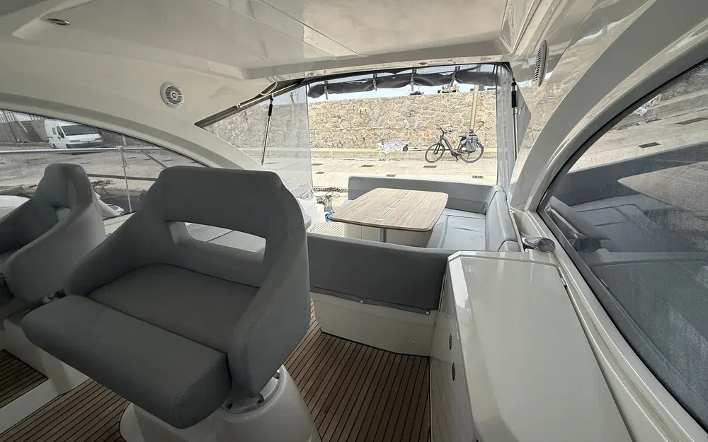 slider 10 Beneteau Flyer Gran Turismo 38