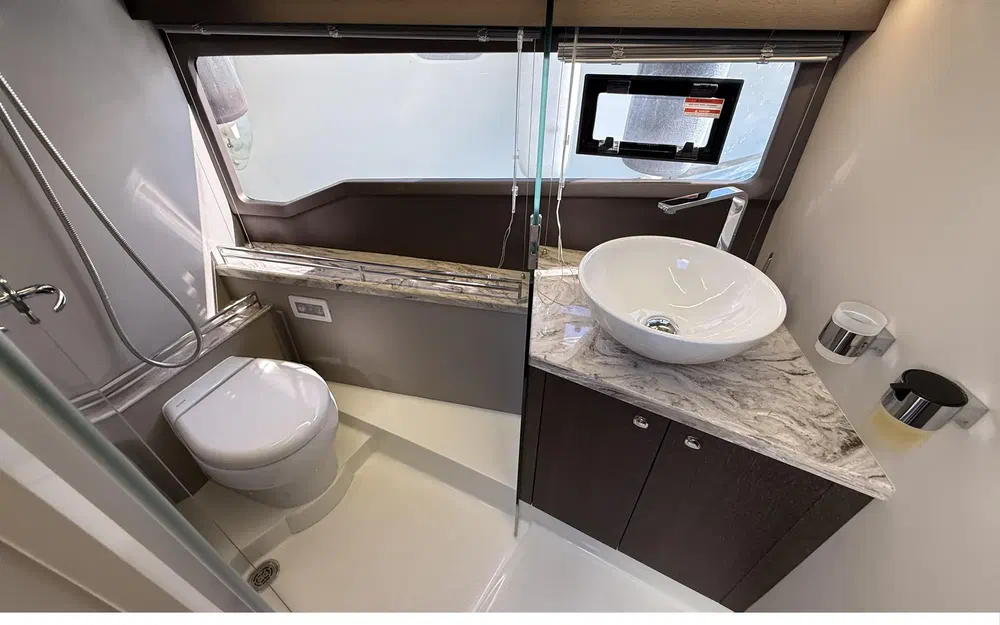 slider 9 Galeon 400 Fly