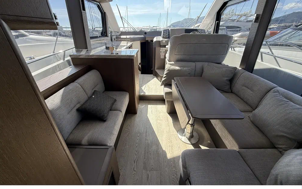 slider 1 Galeon 400 Fly