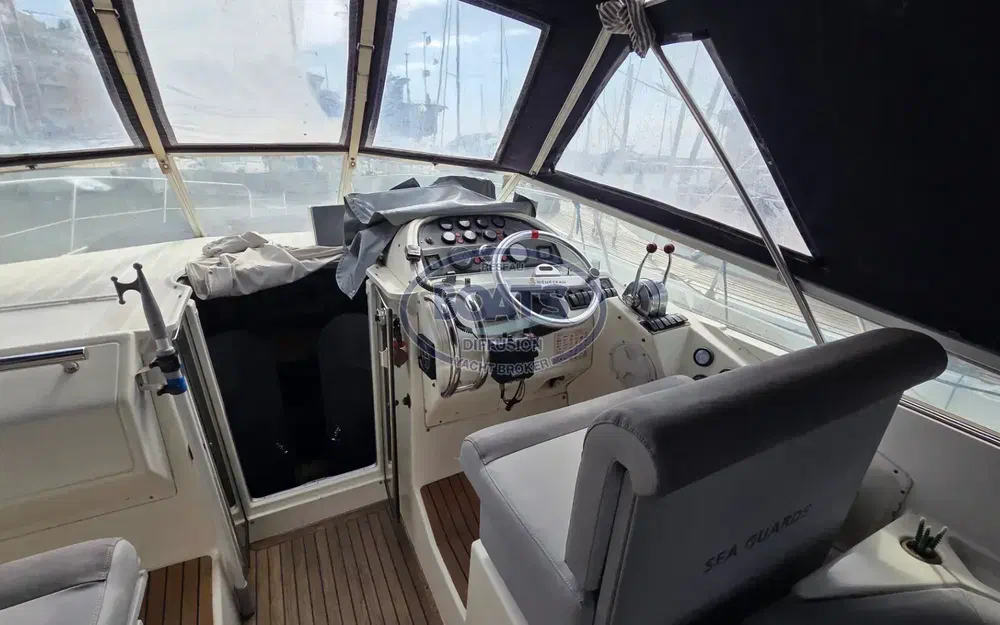 slider 4 Beneteau Flyer 10