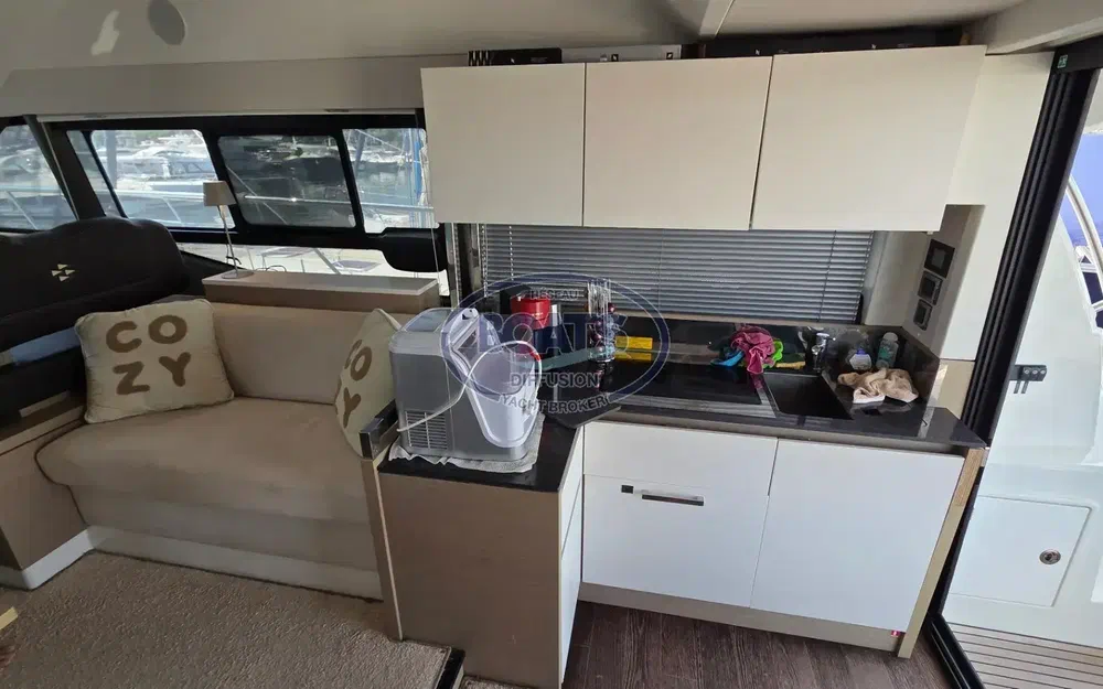 slider 8 Jeanneau Prestige 460 Fly