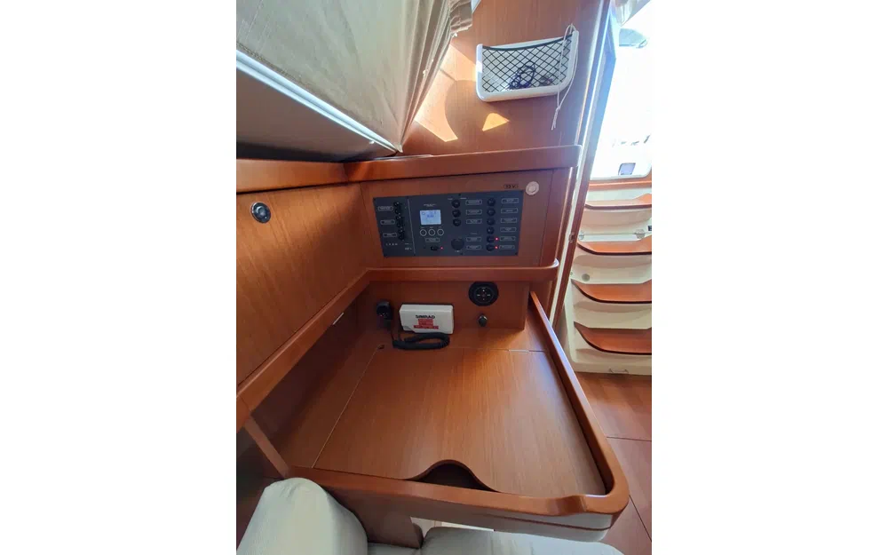 slider 9 Beneteau Oceanis 31
