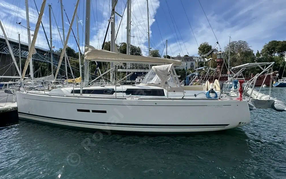 slider 3 Dufour 375 Grand Large