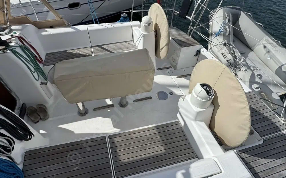 slider 8 Dufour 375 Grand Large