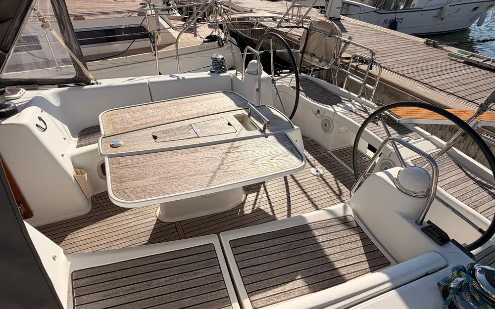 slider 11 Beneteau Oceanis 43