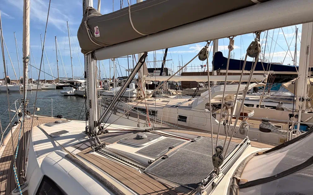 slider 15 Beneteau Oceanis 43